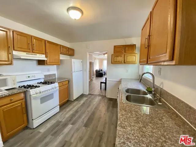1554 S Stanley Avenue, Los Angeles, California 90019