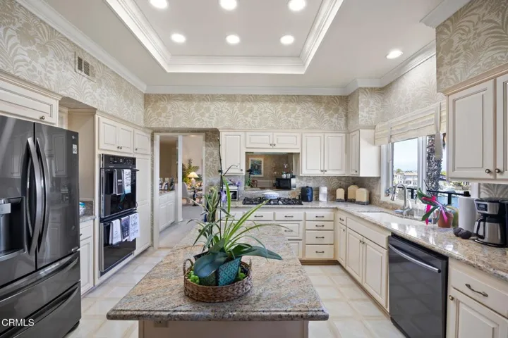 24-web-or-mls-1808Emerald-117