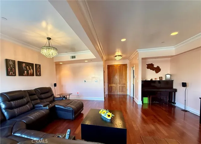11989 Laurelwood, Studio City, California 91604