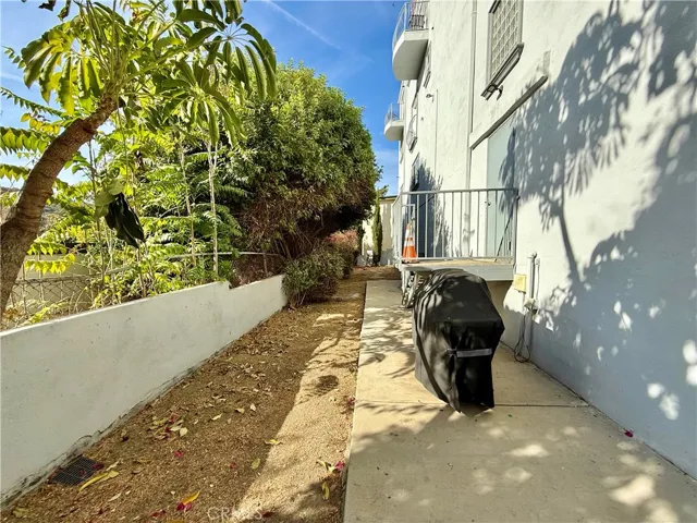 11989 Laurelwood, Studio City, California 91604