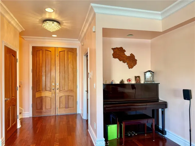11989 Laurelwood, Studio City, California 91604