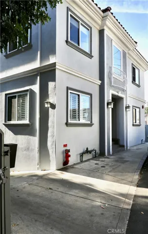11989 Laurelwood, Studio City, California 91604
