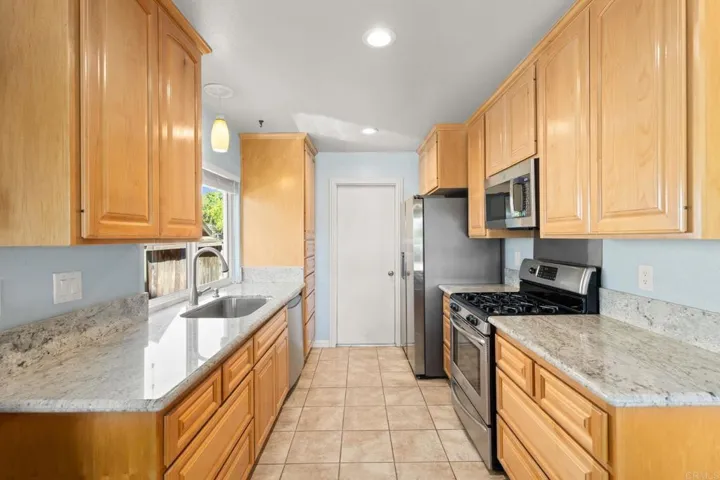 2234 Eastridge Lane, Escondido, California 92026