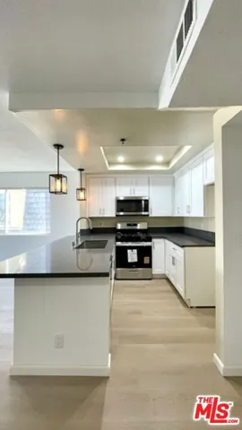 420 S Harvard Boulevard 301, Los Angeles, California 90020