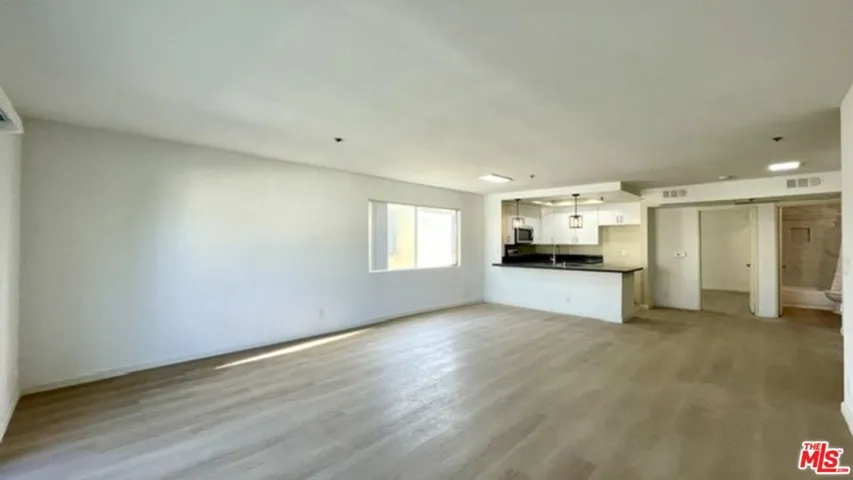 420 S Harvard Boulevard 301, Los Angeles, California 90020
