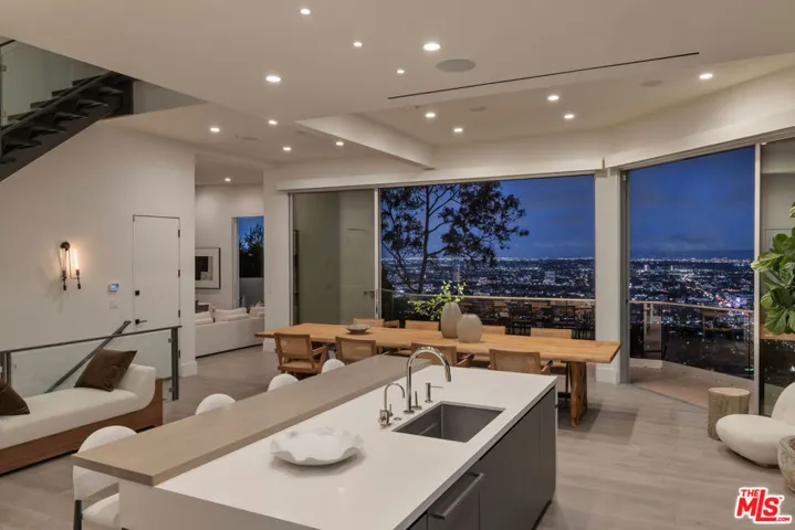 8572 Hillside Avenue, Los Angeles, California 90069