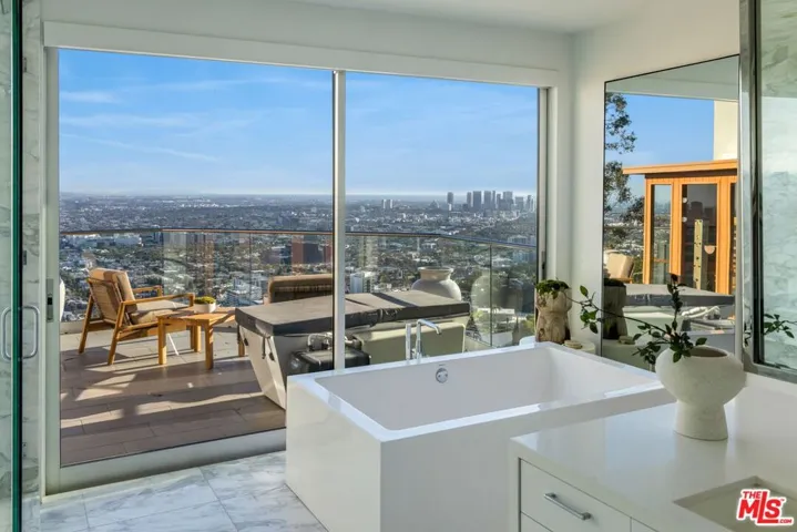 8572 Hillside Avenue, Los Angeles, California 90069