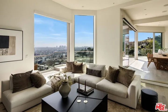 8572 Hillside Avenue, Los Angeles, California 90069
