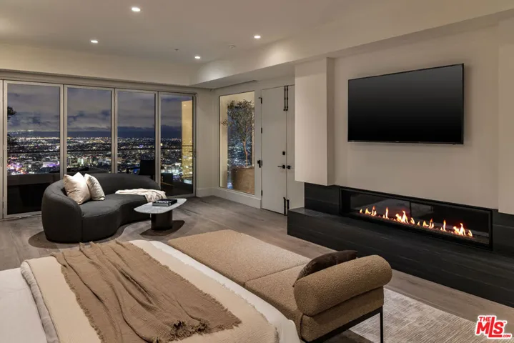 8572 Hillside Avenue, Los Angeles, California 90069