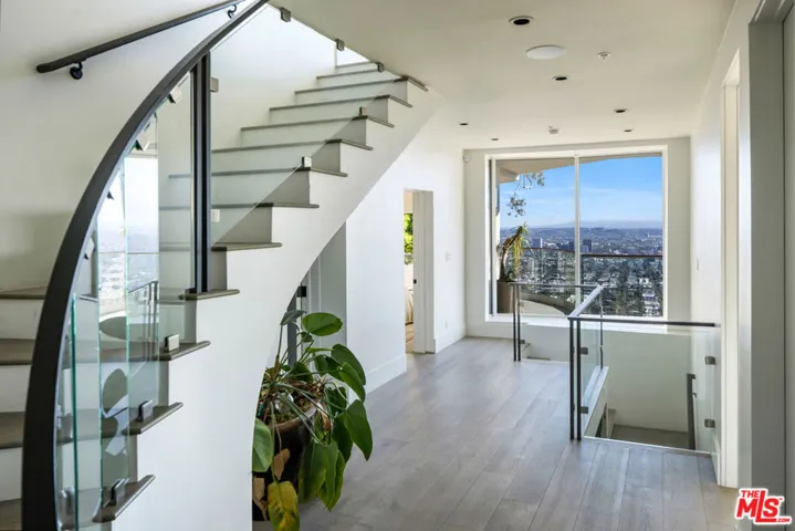 8572 Hillside Avenue, Los Angeles, California 90069