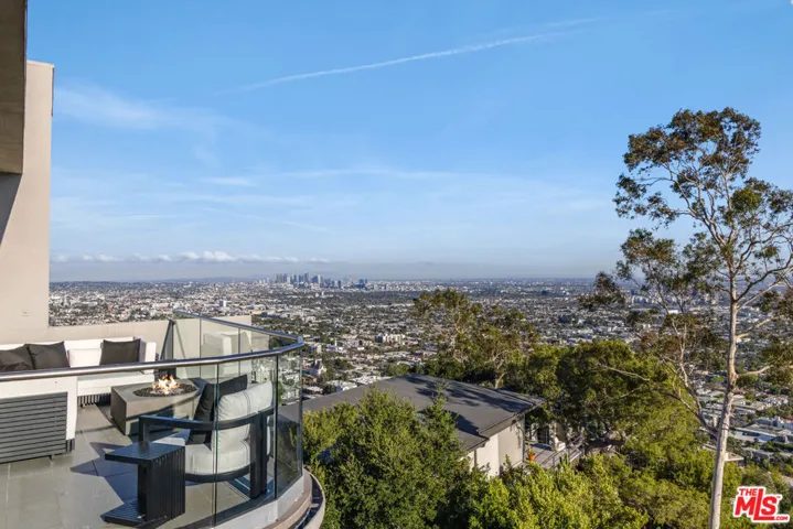 8572 Hillside Avenue, Los Angeles, California 90069