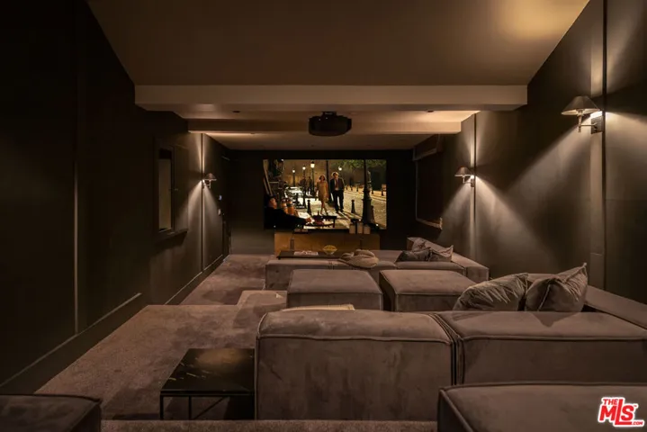 8572 Hillside Avenue, Los Angeles, California 90069