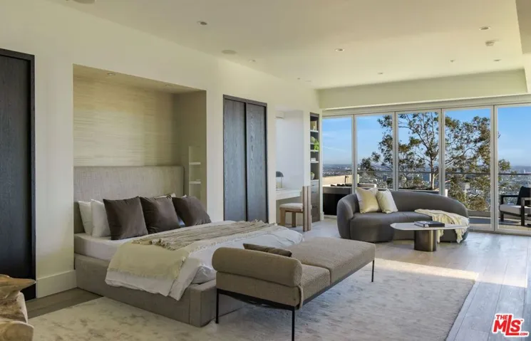 8572 Hillside Avenue, Los Angeles, California 90069