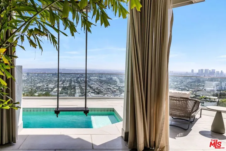 8572 Hillside Avenue, Los Angeles, California 90069