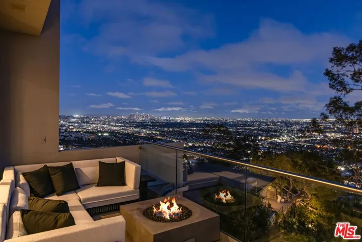 8572 Hillside Avenue, Los Angeles, California 90069