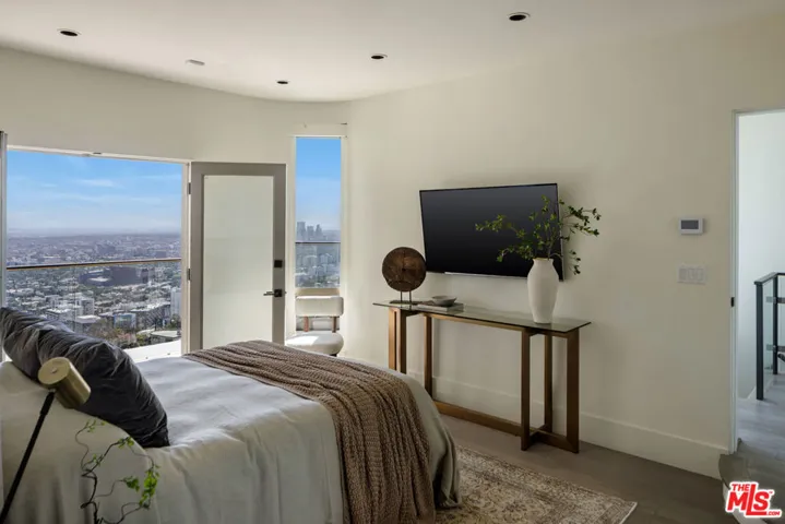 8572 Hillside Avenue, Los Angeles, California 90069