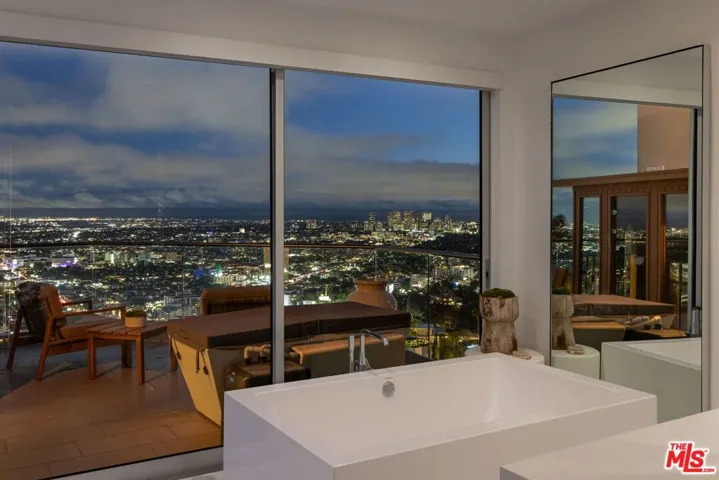 8572 Hillside Avenue, Los Angeles, California 90069