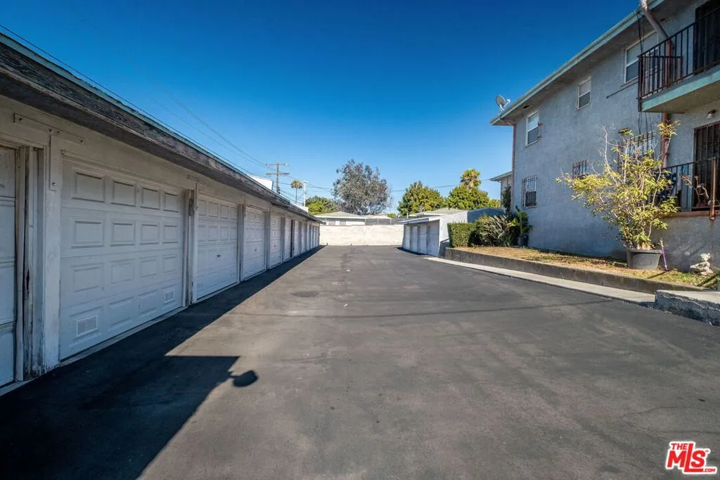 Detached Garage