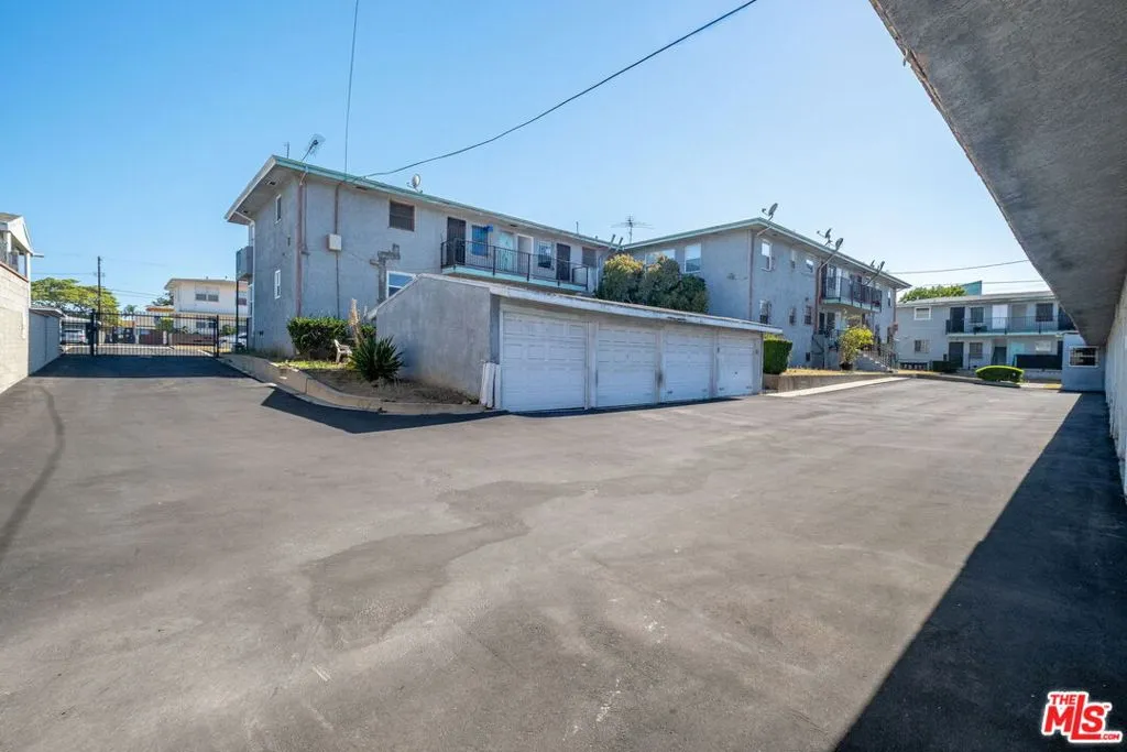 Detached Garage