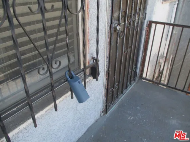 3311 3/4 W 77th Street, Los Angeles, California 90043