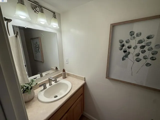 27787 Vasona Ct 13, Hayward, California 94544