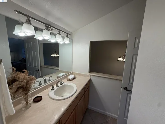 27787 Vasona Ct 13, Hayward, California 94544