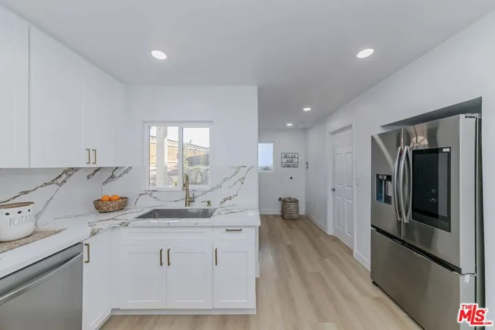 1832 Burnell Drive, Los Angeles, California 90065