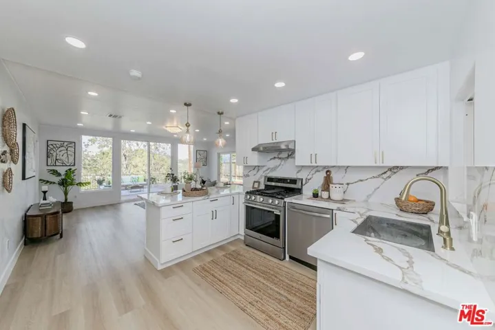 1832 Burnell Drive, Los Angeles, California 90065