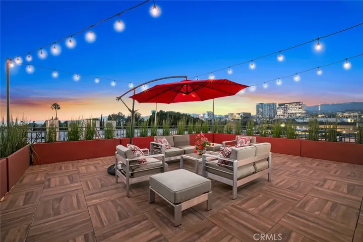 5820 La Mirada Avenue 401, Hollywood, California 90038