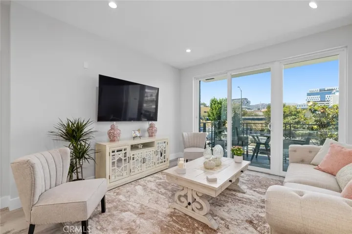 5820 La Mirada Avenue 401, Hollywood, California 90038