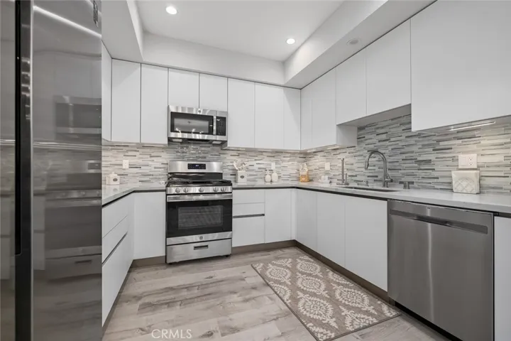 5820 La Mirada Avenue 401, Hollywood, California 90038