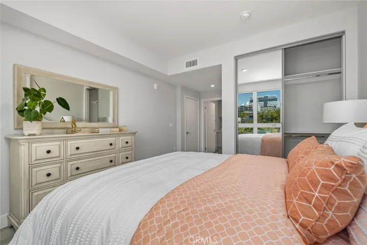5820 La Mirada Avenue 401, Hollywood, California 90038