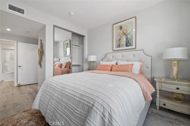 5820 La Mirada Avenue 401, Hollywood, California 90038