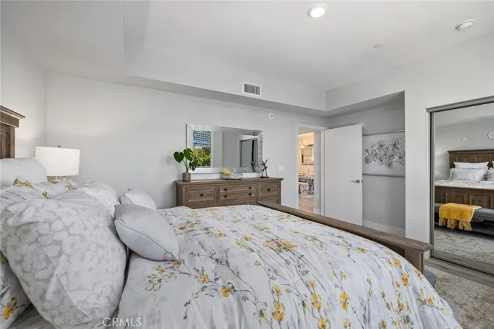 5820 La Mirada Avenue 401, Hollywood, California 90038