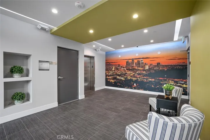 5820 La Mirada Avenue 401, Hollywood, California 90038