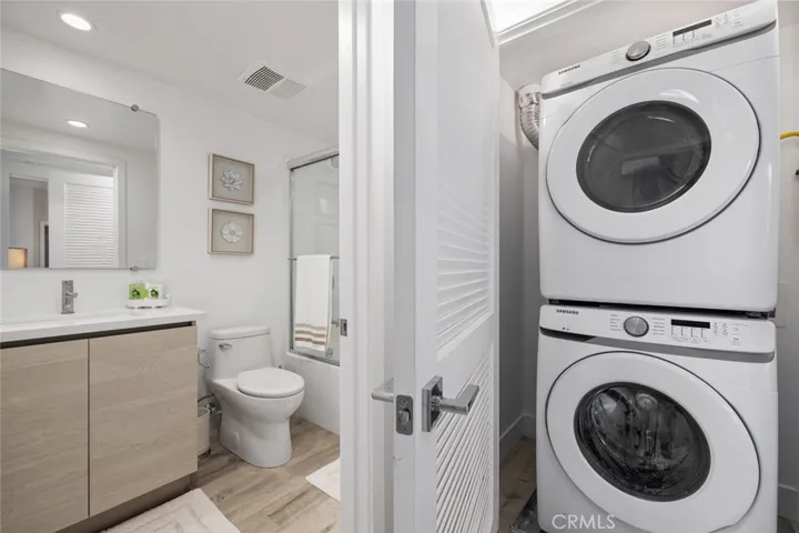 5820 La Mirada Avenue 401, Hollywood, California 90038