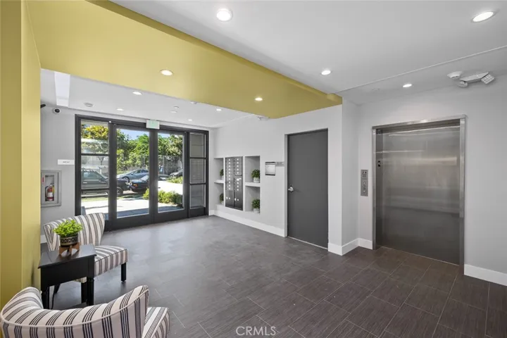 5820 La Mirada Avenue 401, Hollywood, California 90038