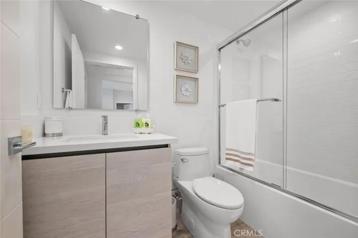5820 La Mirada Avenue 401, Hollywood, California 90038