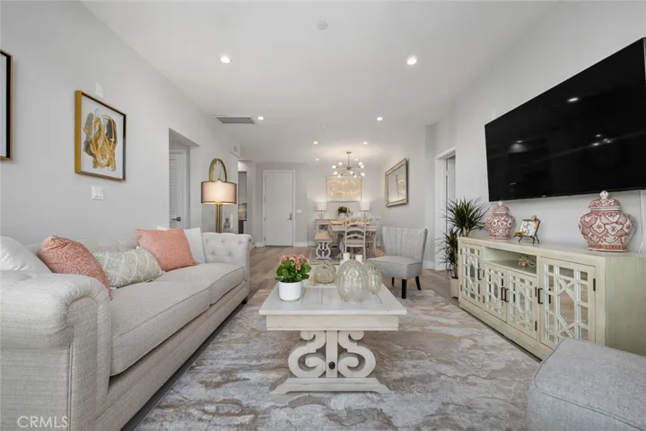 5820 La Mirada Avenue 401, Hollywood, California 90038