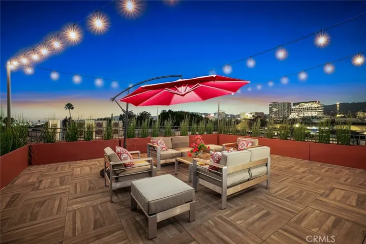 5820 La Mirada Avenue 401, Hollywood, California 90038