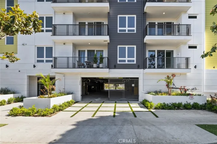 5820 La Mirada Avenue 401, Hollywood, California 90038