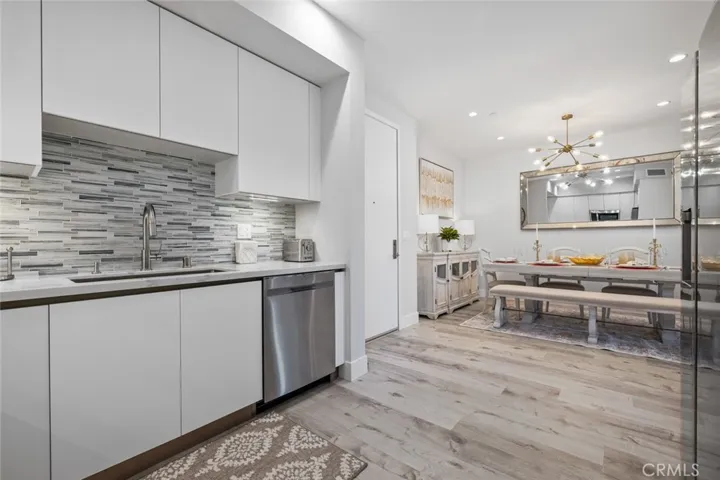 5820 La Mirada Avenue 401, Hollywood, California 90038
