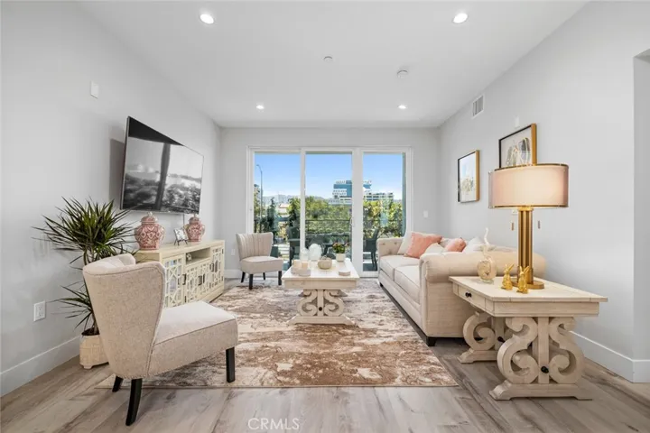 5820 La Mirada Avenue 401, Hollywood, California 90038