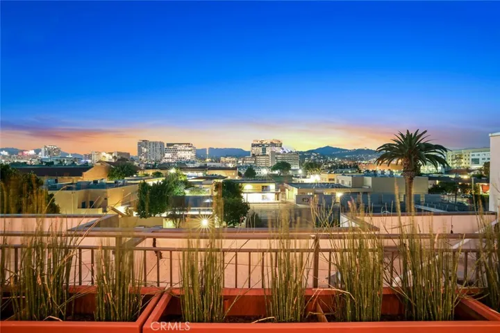 5820 La Mirada Avenue 401, Hollywood, California 90038