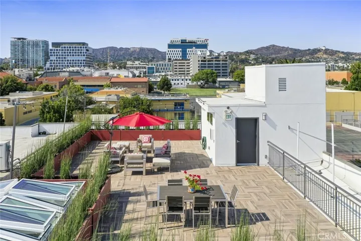 5820 La Mirada Avenue 401, Hollywood, California 90038