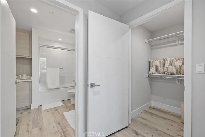 5820 La Mirada Avenue 401, Hollywood, California 90038