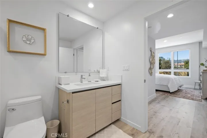 5820 La Mirada Avenue 401, Hollywood, California 90038