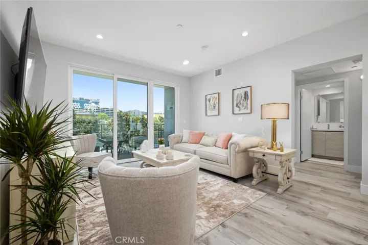 5820 La Mirada Avenue 401, Hollywood, California 90038