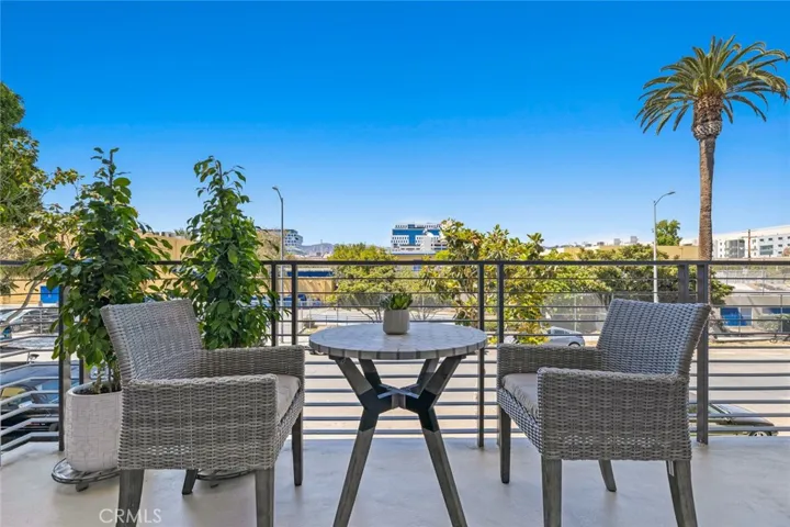 5820 La Mirada Avenue 401, Hollywood, California 90038