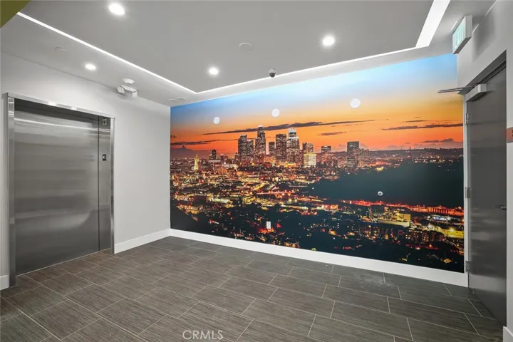 5820 La Mirada Avenue 401, Hollywood, California 90038